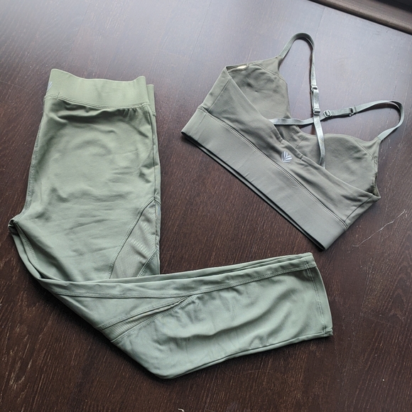 Hunter Green Yoga Outfit - Picture 3 of 9